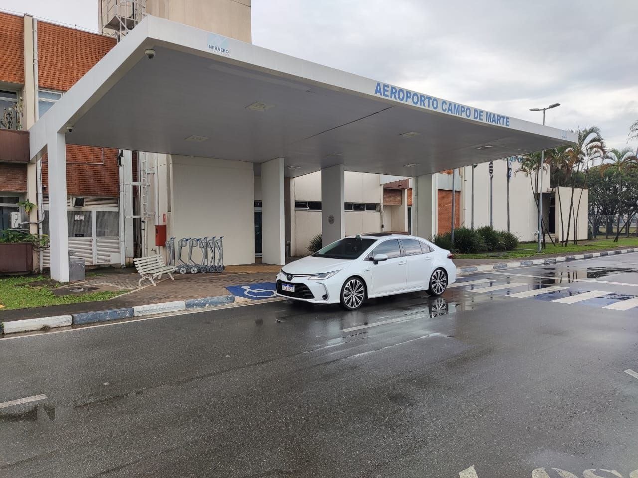 Corolla Altis Híbrido no Aeroporto Campo de Marte