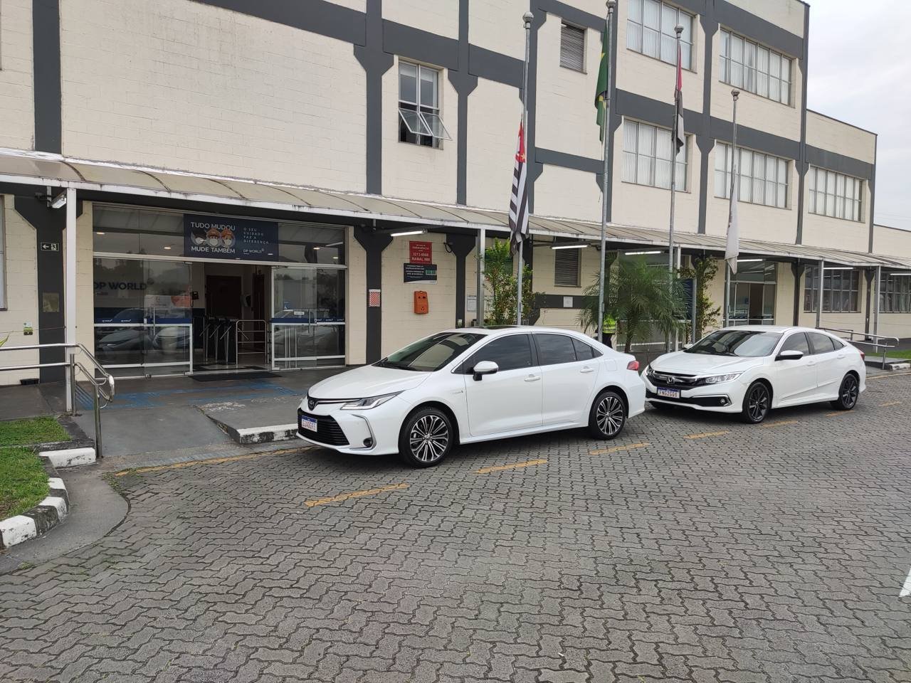 Frota AM Taxi em atendimento corporativo